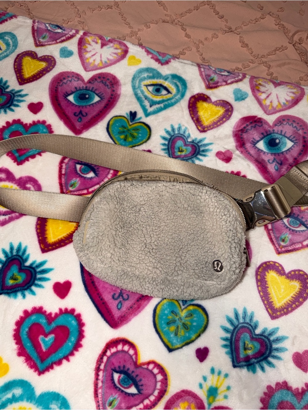 Lululemon Sherpa Belt Bag in Light vanilla